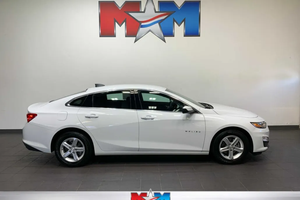 2024 Chevrolet Malibu LS photo 1