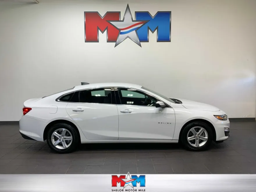 2024 Chevrolet Malibu LS photo 1