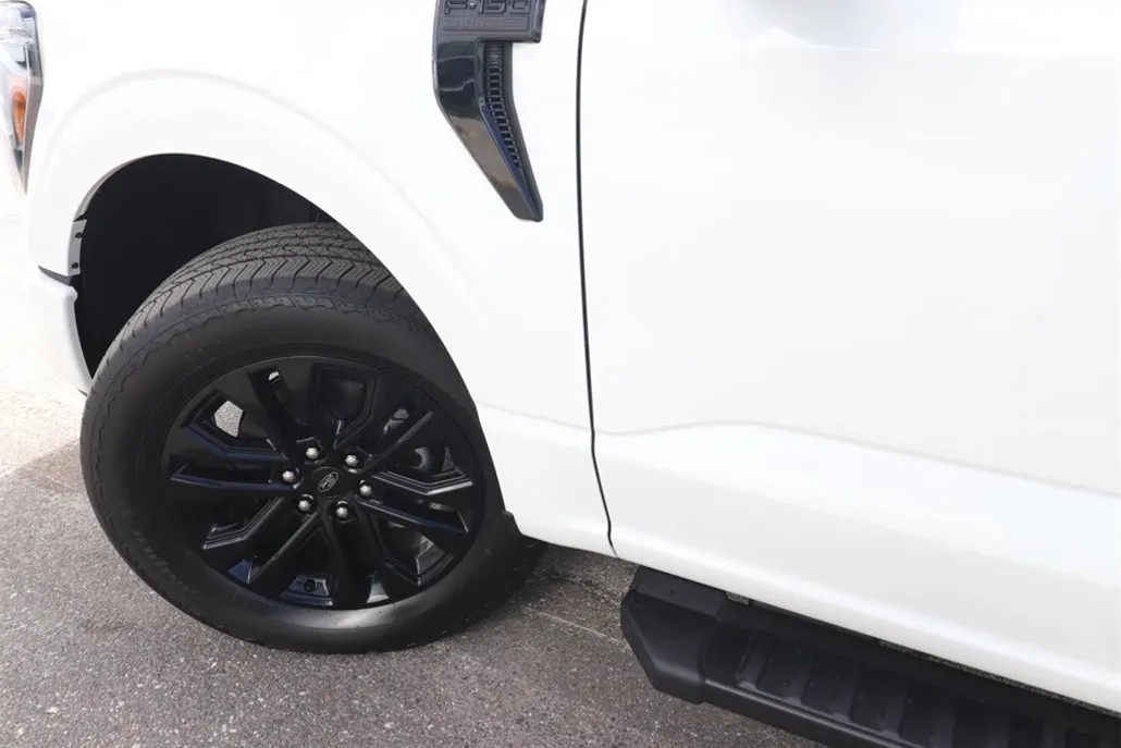 2025 Ford F-150 Lariat photo 1