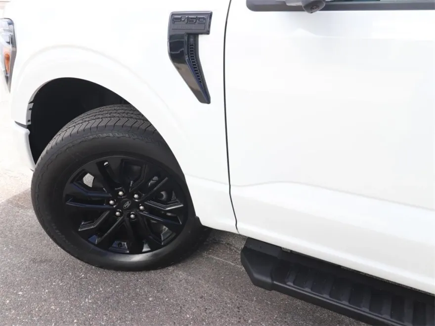 2025 Ford F-150 Lariat photo 1