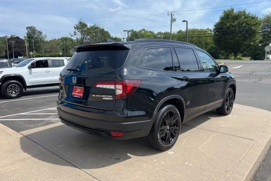 2022 Honda Pilot Black Edition photo 1
