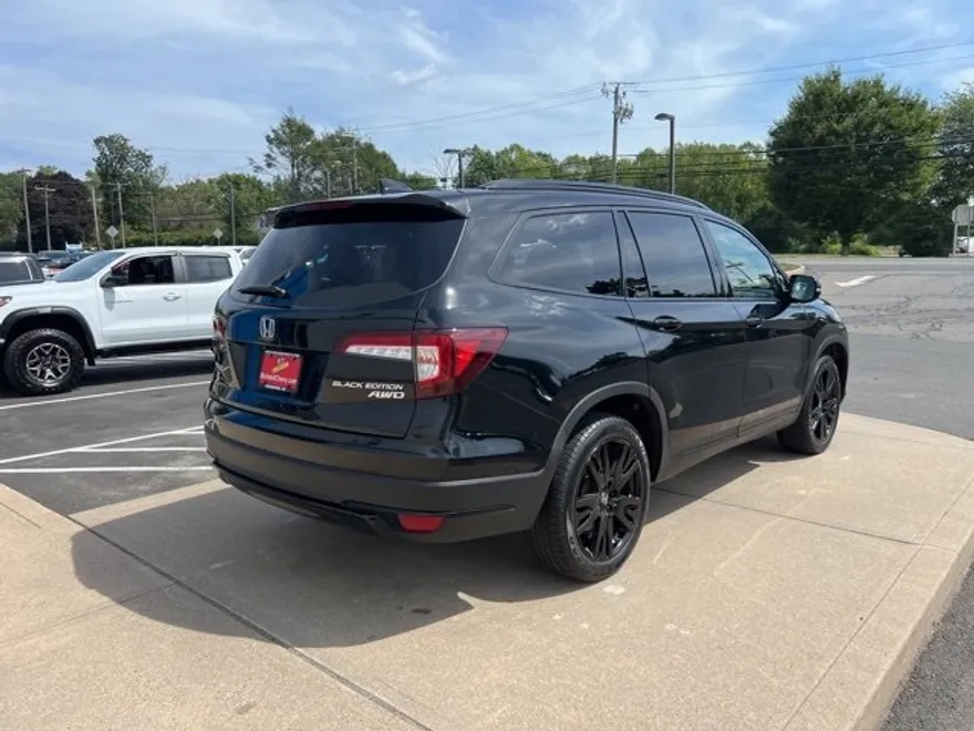 2022 Honda Pilot Black Edition photo 1