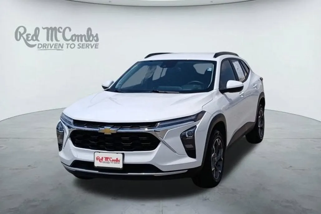 2024 Chevrolet Trax LT photo 1