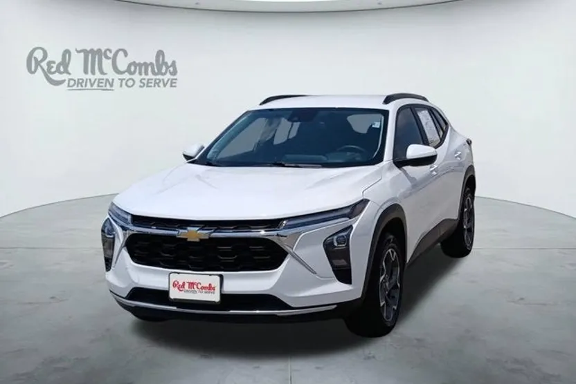 2024 Chevrolet Trax LT photo 1
