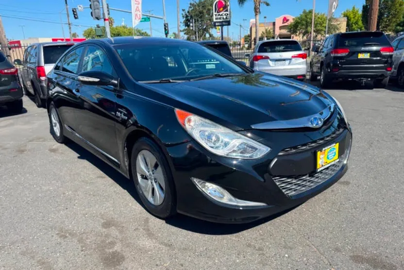 2013 Hyundai Sonata Hybrid Limited photo 1