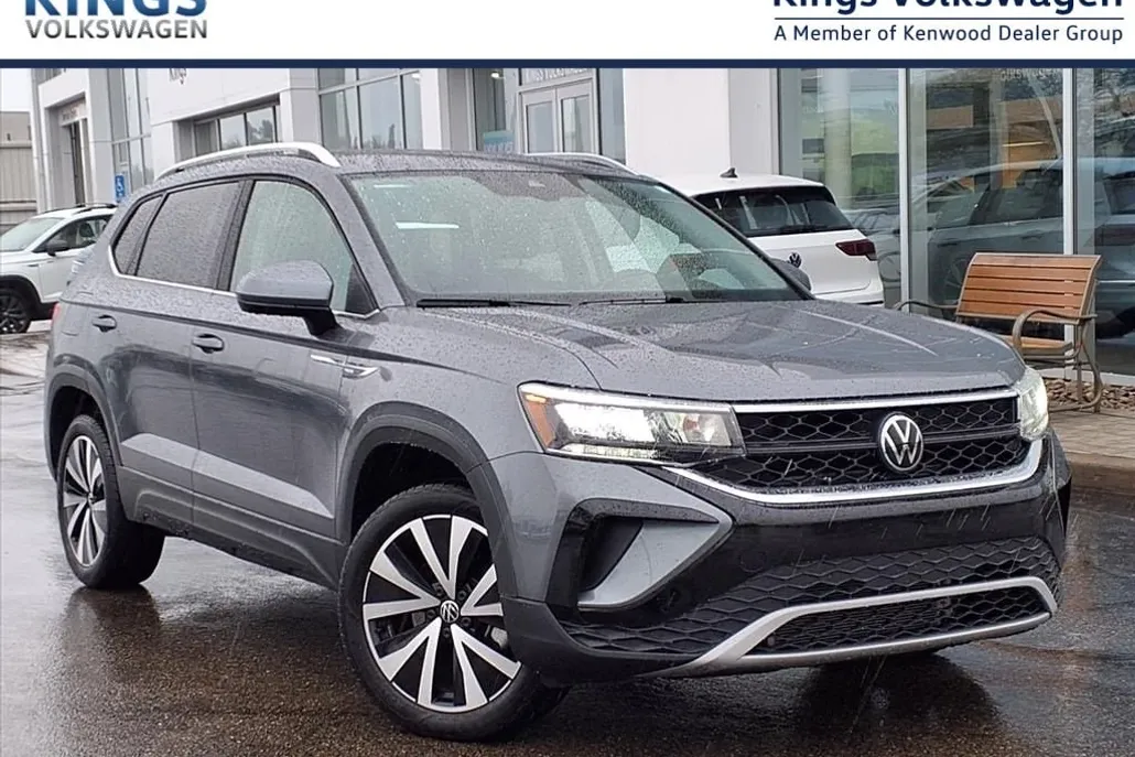 2024 Volkswagen Taos SE photo 1