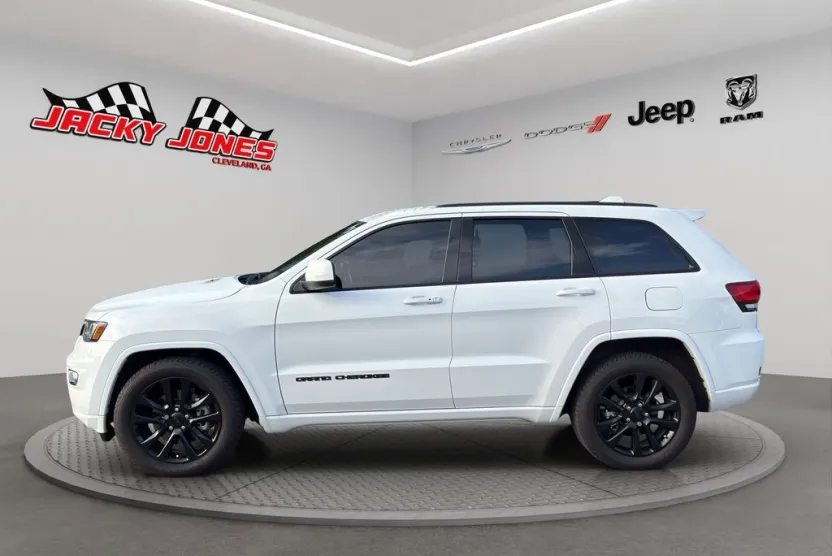 2021 Jeep Grand Cherokee Laredo X photo 1