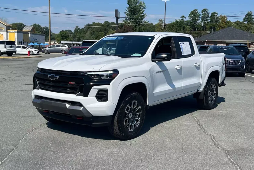 2023 Chevrolet Colorado Z71 photo 1