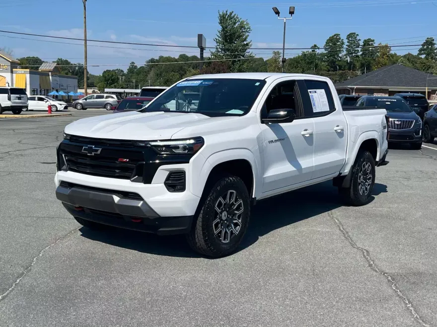 2023 Chevrolet Colorado Z71 photo 1