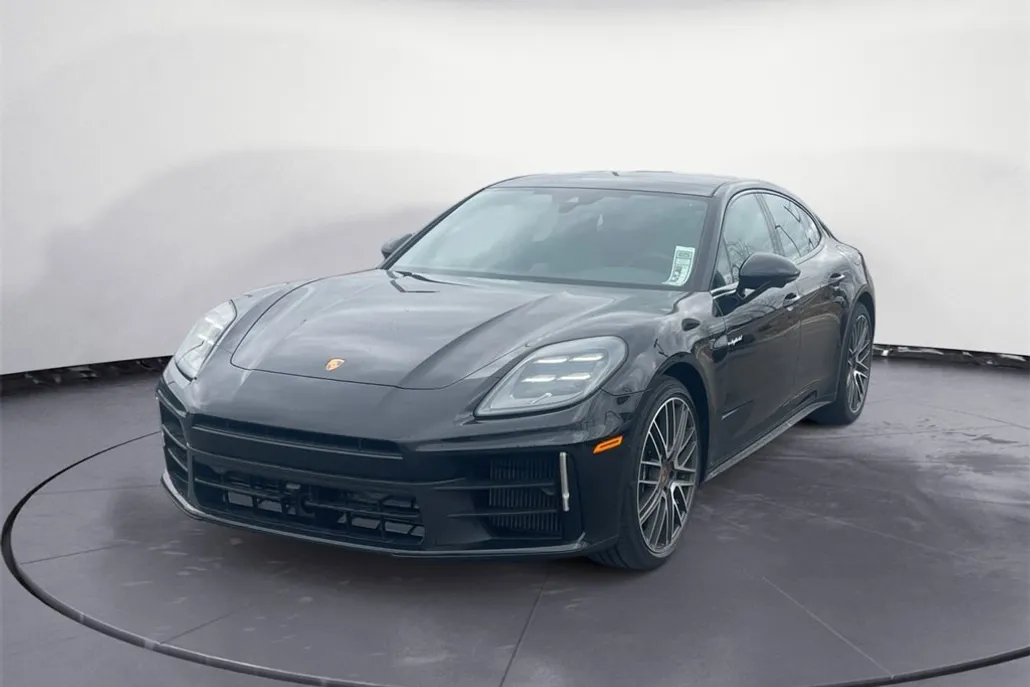2025 Porsche Panamera 4 E-Hybrid photo 1
