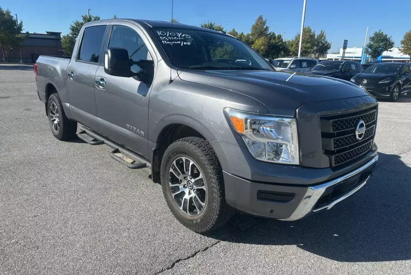 2021 Nissan Titan SV photo 1