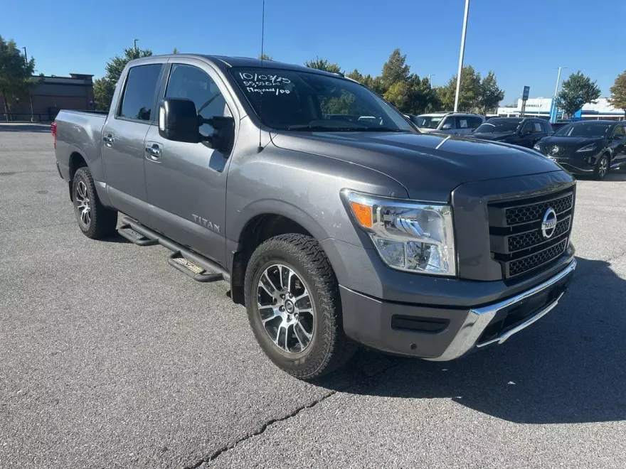 2021 Nissan Titan SV photo 1
