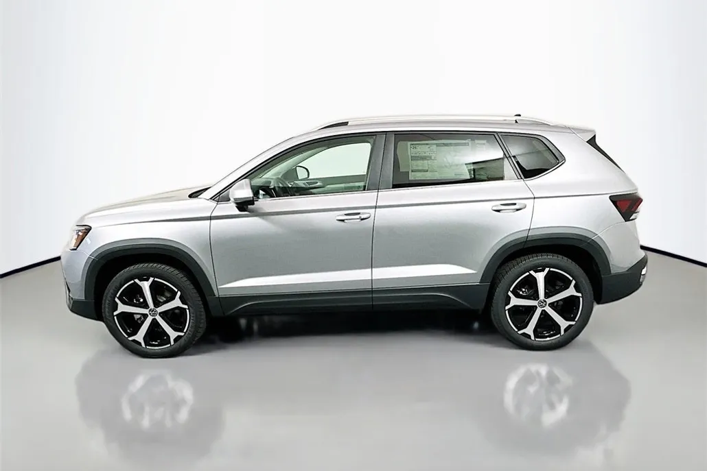 2025 Volkswagen Taos SEL photo 1