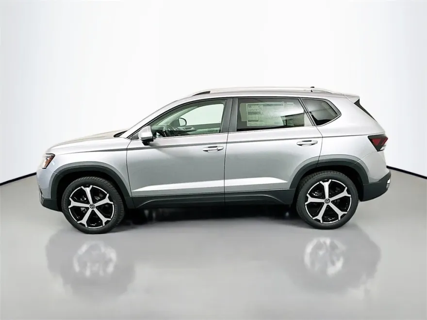 2025 Volkswagen Taos SEL photo 1