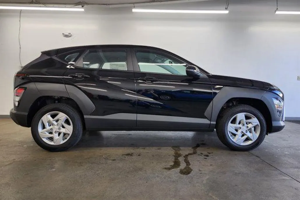 2026 Hyundai Kona SE photo 1