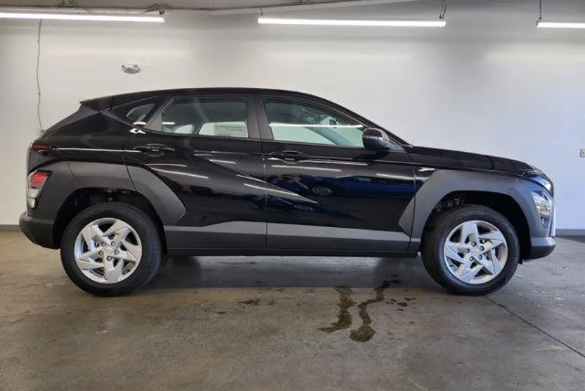 2026 Hyundai Kona SE photo 1