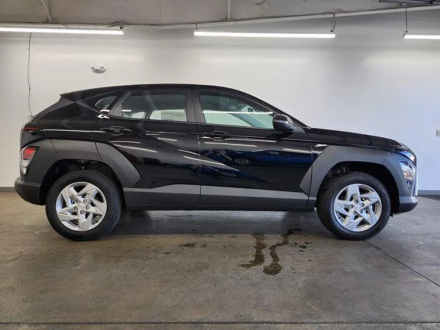 2026 Hyundai Kona SE photo 1