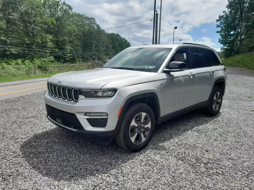 2022 Jeep Cherokee 4xe Base photo 1