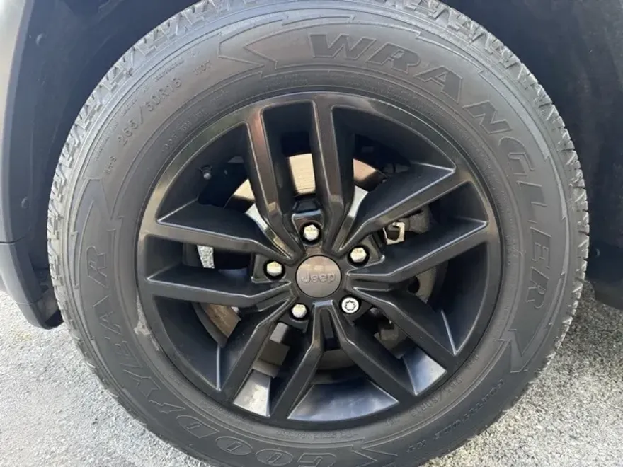 2019 Jeep Grand Cherokee Limited photo 1