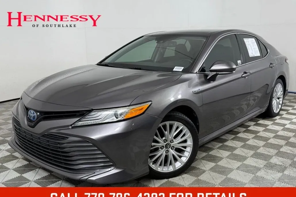 2019 Toyota Camry Hybrid XLE photo 1
