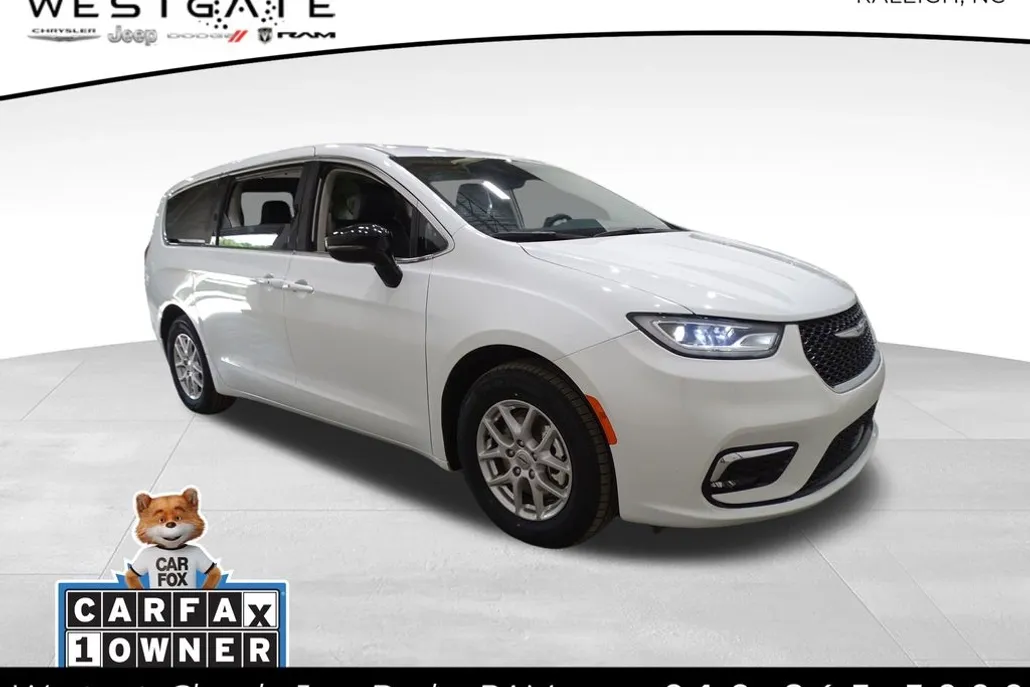 2024 Chrysler Pacifica Touring L photo 1