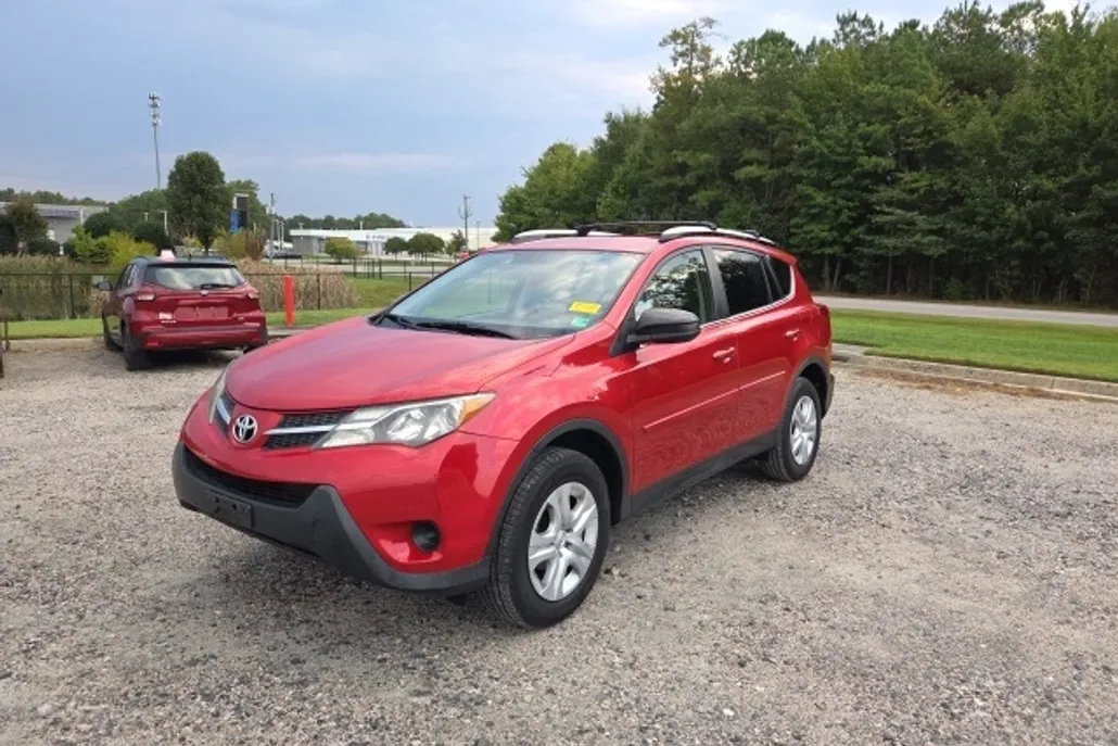 2015 Toyota RAV4 LE photo 1