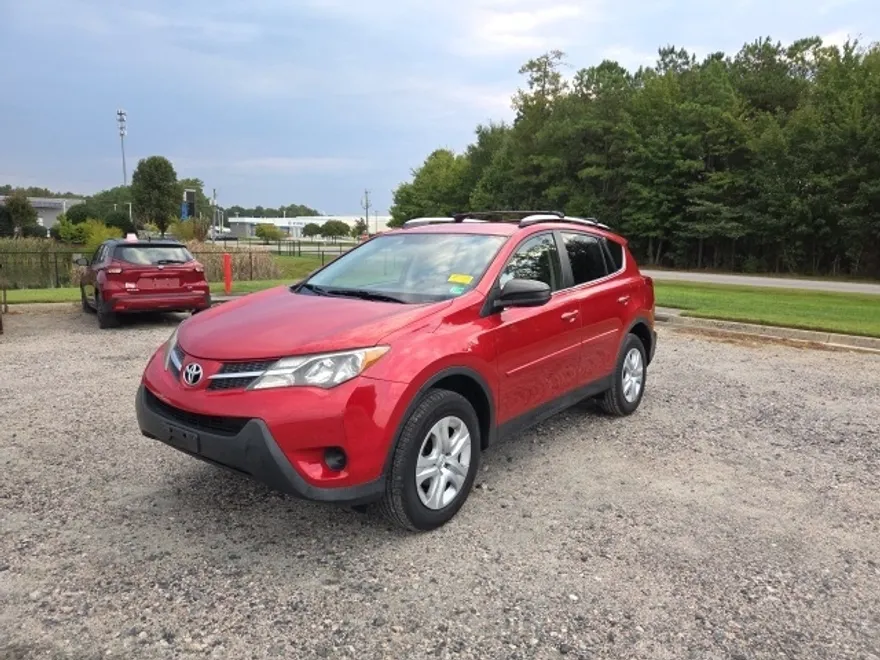 2015 Toyota RAV4 LE photo 1