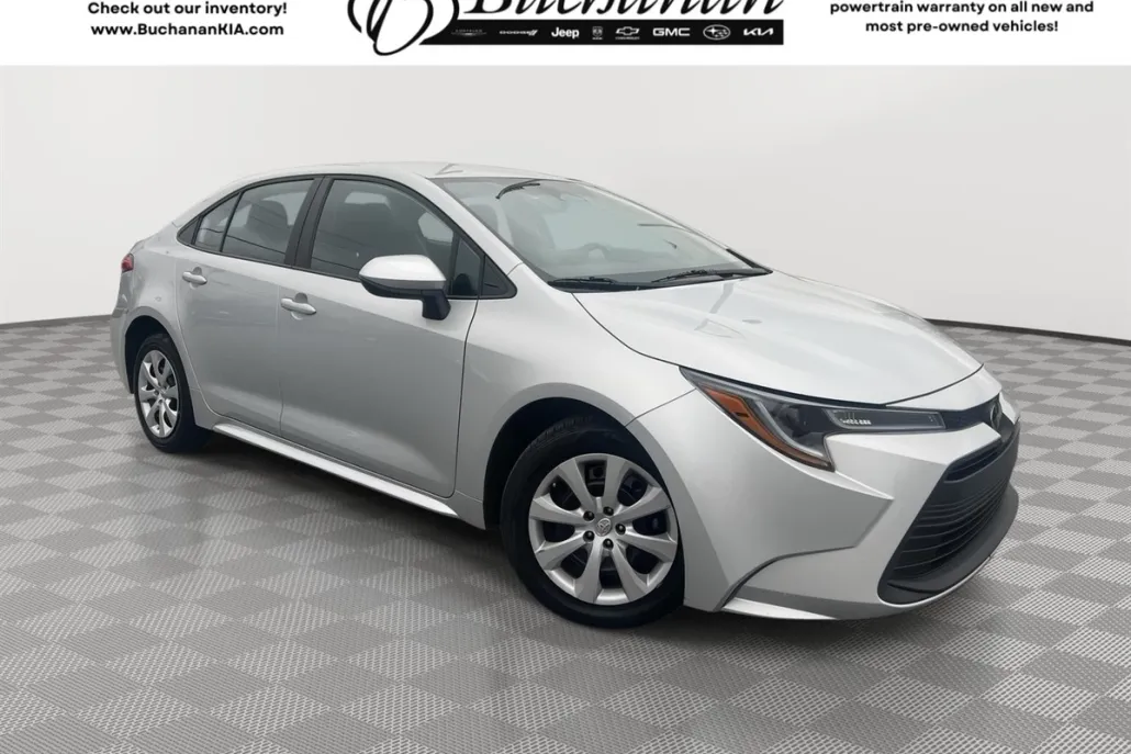 2023 Toyota Corolla LE photo 1