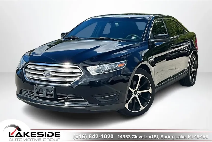 2016 Ford Taurus SEL photo 1