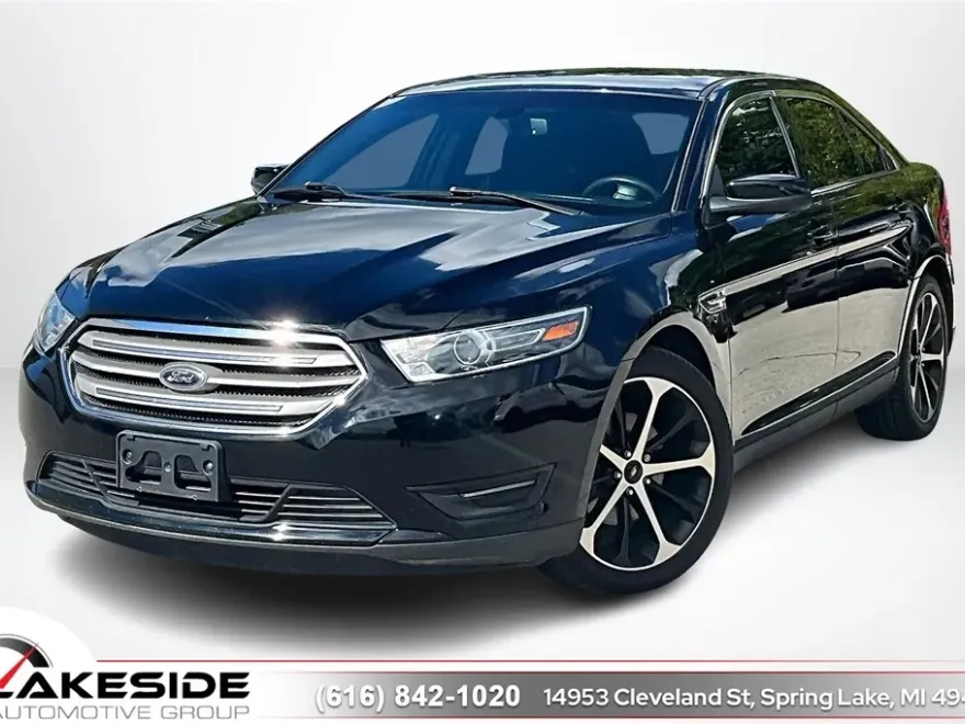 2016 Ford Taurus SEL photo 1