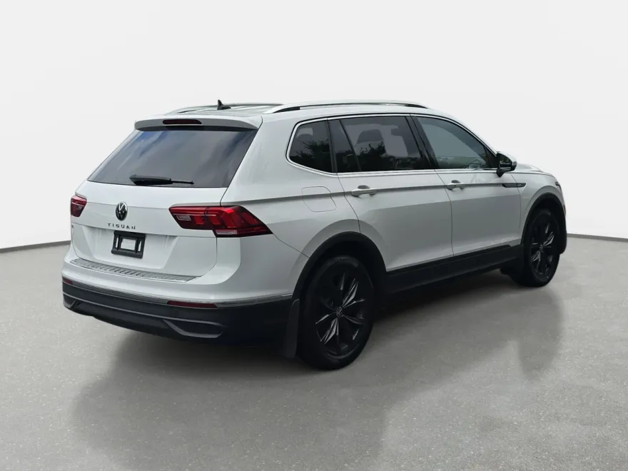 2022 Volkswagen Tiguan SE photo 1
