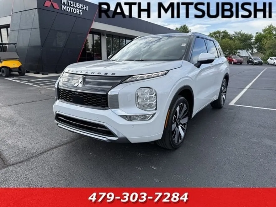 2025 Mitsubishi Outlander SEL photo 1