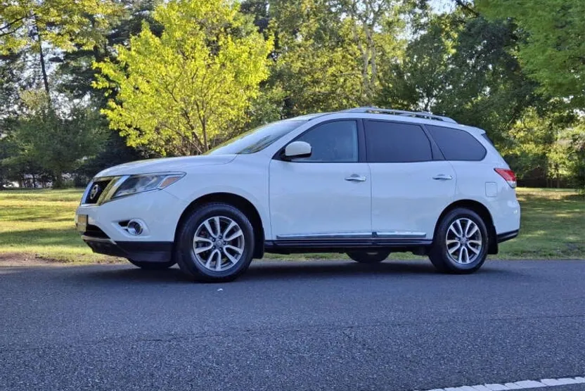 2014 Nissan Pathfinder SL photo 1