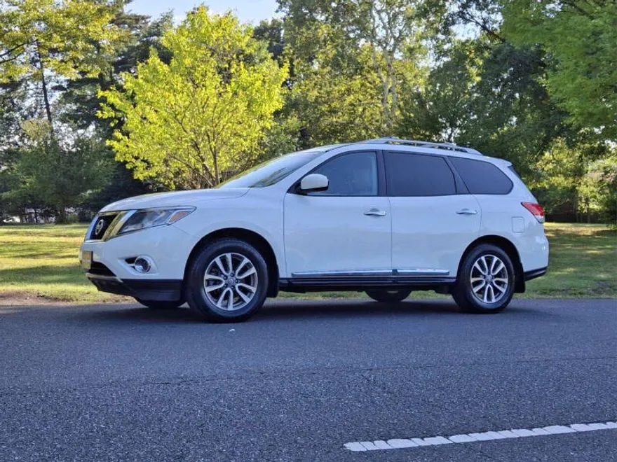 2014 Nissan Pathfinder SL photo 1