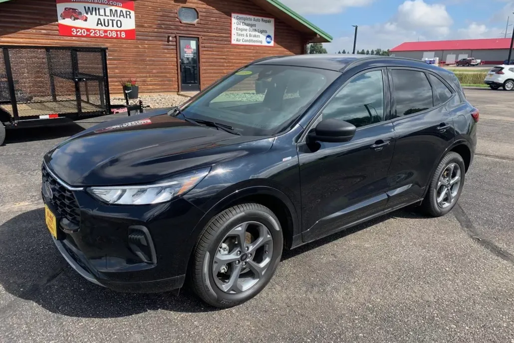 2024 Ford Escape ST-Line photo 1