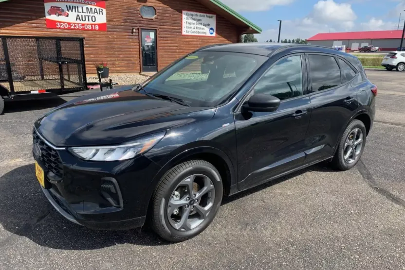 2024 Ford Escape ST-Line photo 1