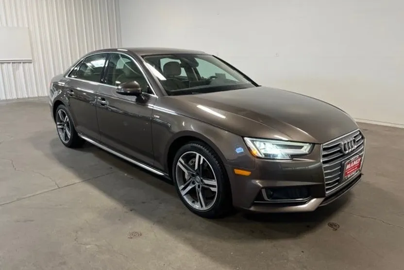 2017 Audi A4 2.0T Prestige photo 1