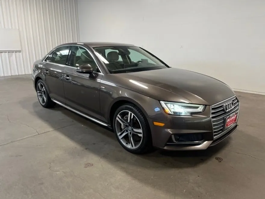 2017 Audi A4 2.0T Prestige photo 1