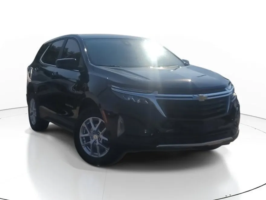 2024 Chevrolet Equinox LT photo 1