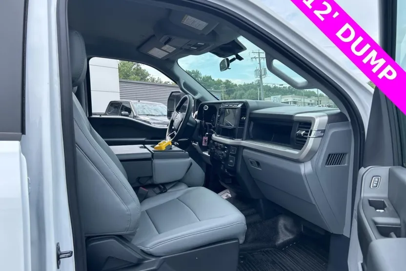 2023 Ford F-450 photo 1