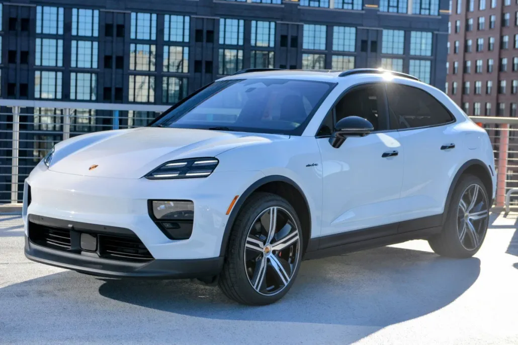 2025 Porsche Macan photo 1