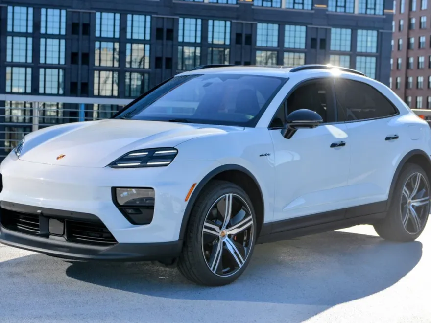 2025 Porsche Macan photo 1