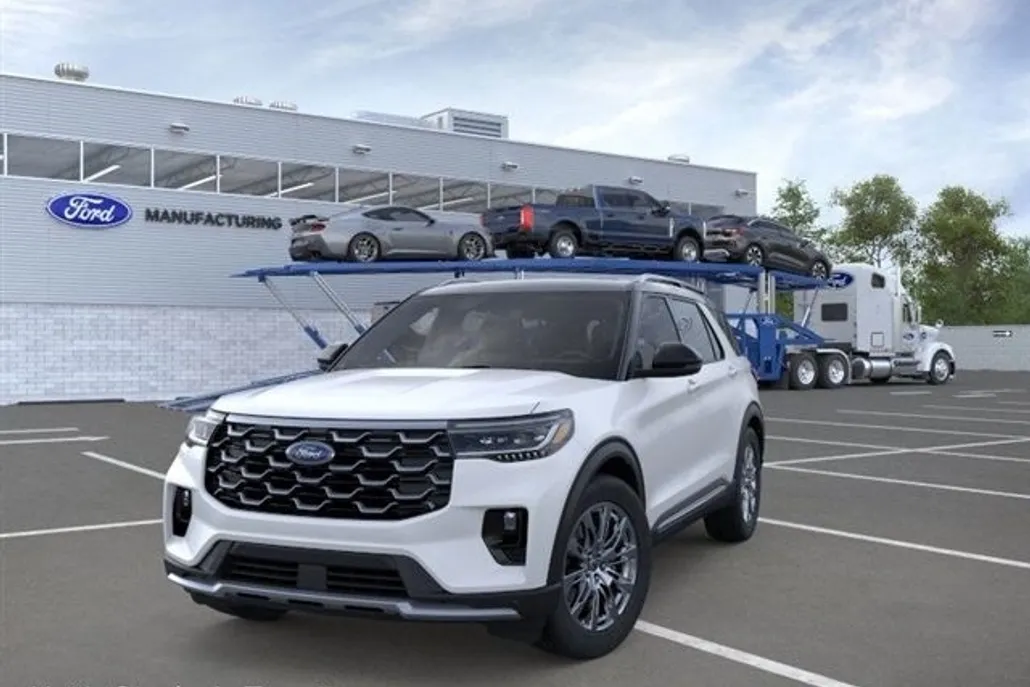 2025 Ford Explorer Platinum photo 1