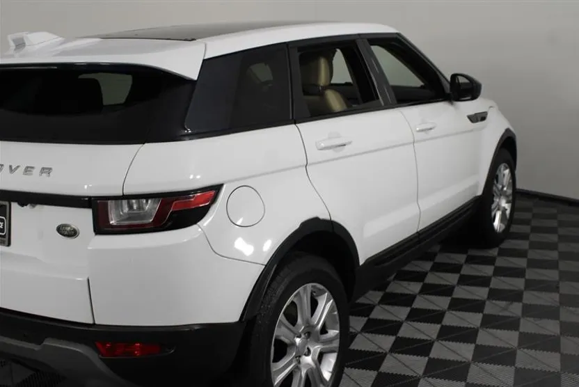 2019 Land Rover Range Rover Evoque SE photo 1