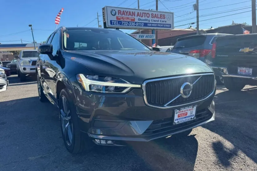 2018 Volvo XC60 T6 Momentum photo 1