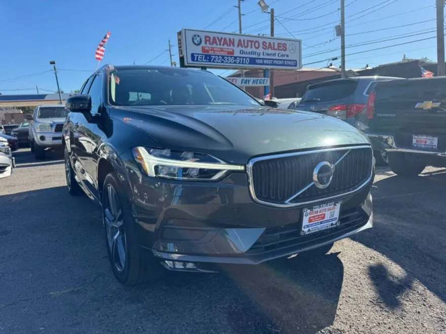 2018 Volvo XC60 T6 Momentum photo 1