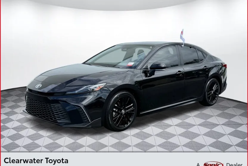 2025 Toyota Camry SE photo 1