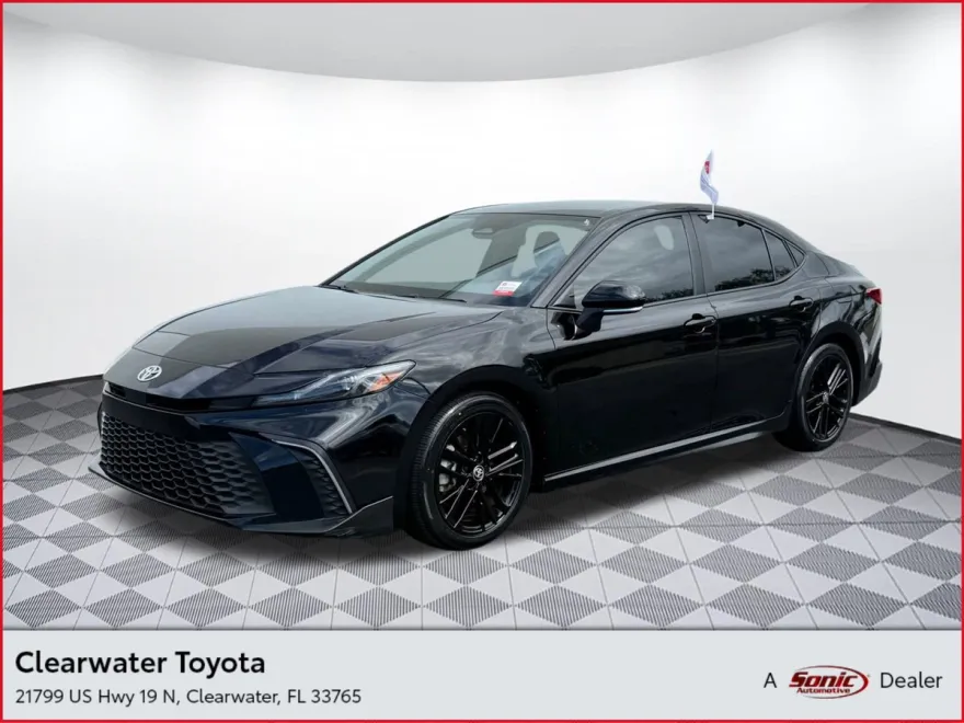 2025 Toyota Camry SE photo 1