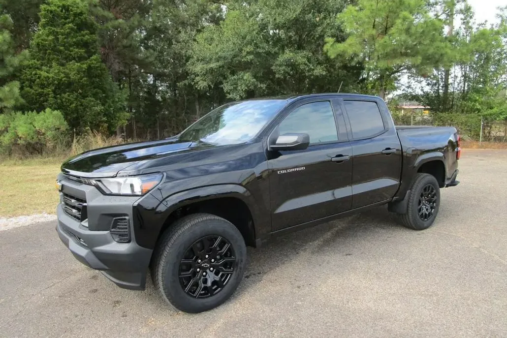2026 Chevrolet Colorado Work Truck photo 1