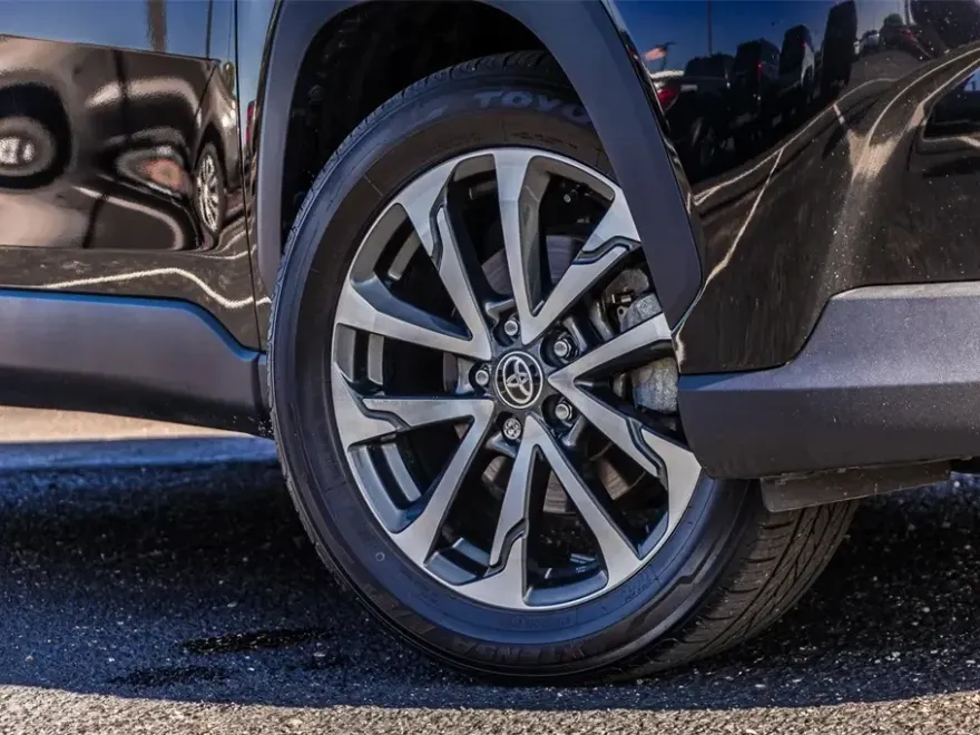 2022 Toyota Corolla Cross XLE photo 1